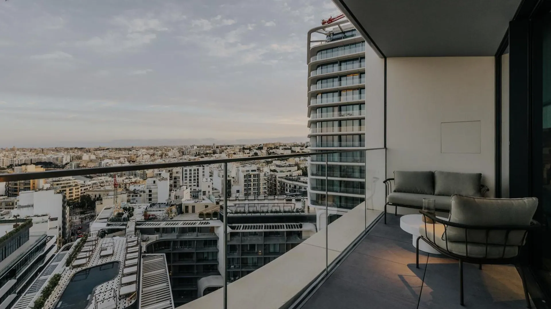 Mercury Tower 5-Star St Julians San Julián